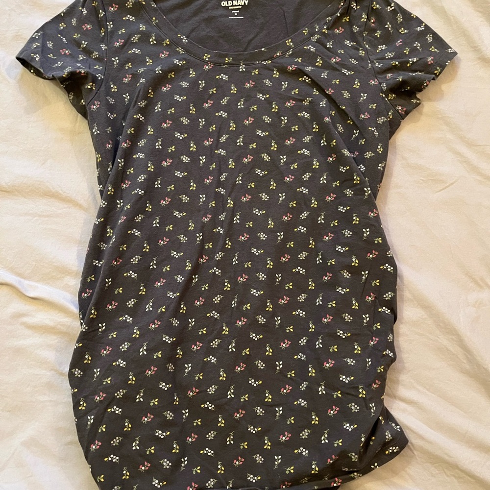 Old Navy Women's Maternity Floral Tee